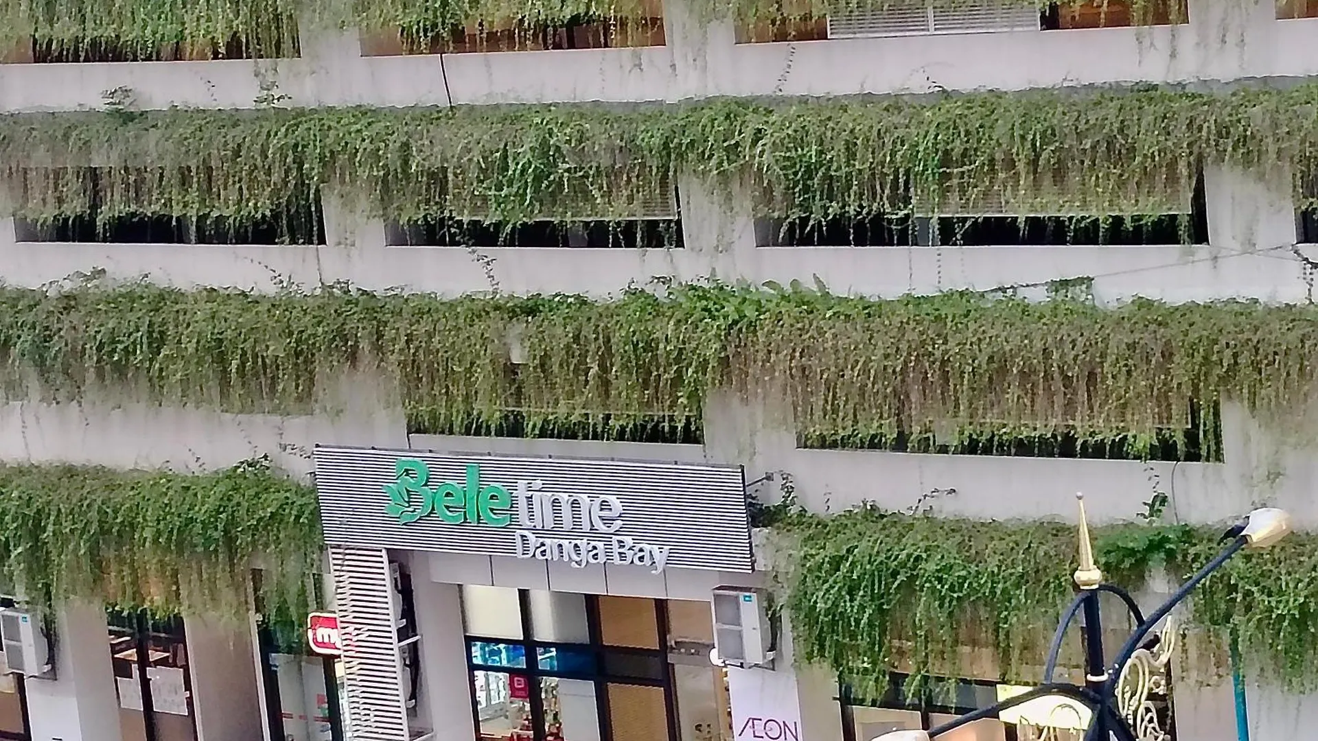 2 Bedroom Garden And Sea View Johor Bahru Apartment